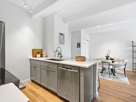 5th image of 551 N Pearl St #303
