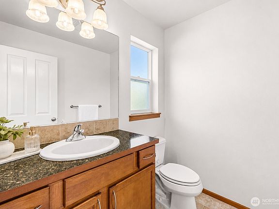 5th image of 502 Jackson Court
