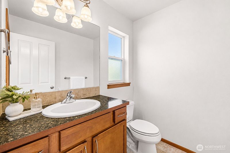 5th image of 502 Jackson Court