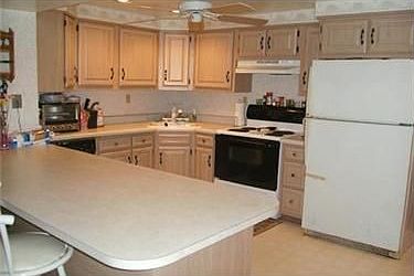 3rd image of 10481 Roseway Blvd