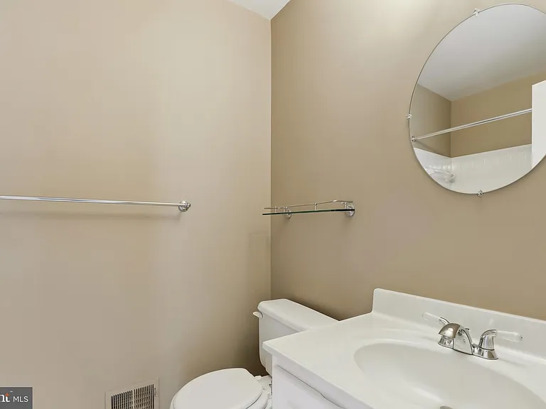 7230 Taveshire Way — Photo 12