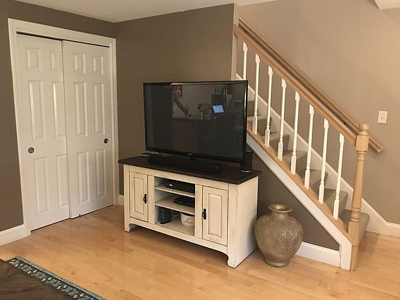 5th image of 32 Village Green Dr #32