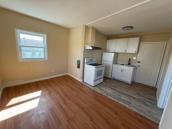 3rd image of 10 Seminary Hill Rd Floor 1