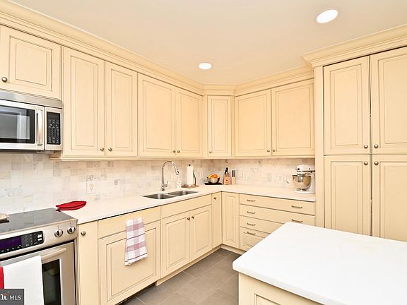 4th image of 5901 Mount Eagle Dr APT 1509