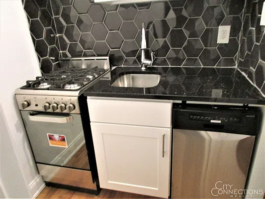 Rented by City Connections Realty | media 23