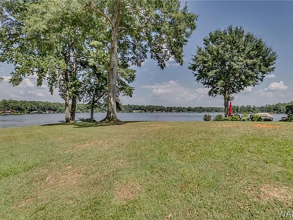 3rd image of 12119 Lakeview Manor Dr