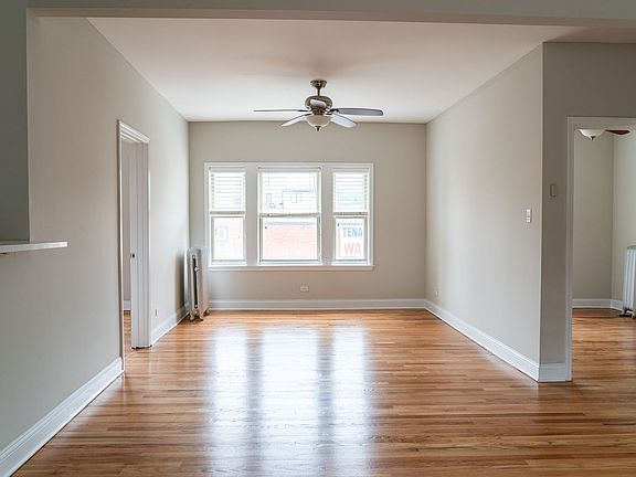 5th image of 2820 W Montrose Ave #2
