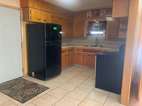 3rd image of 2518 N Main St