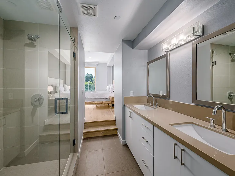 1407 Bates Ave — Photo 11