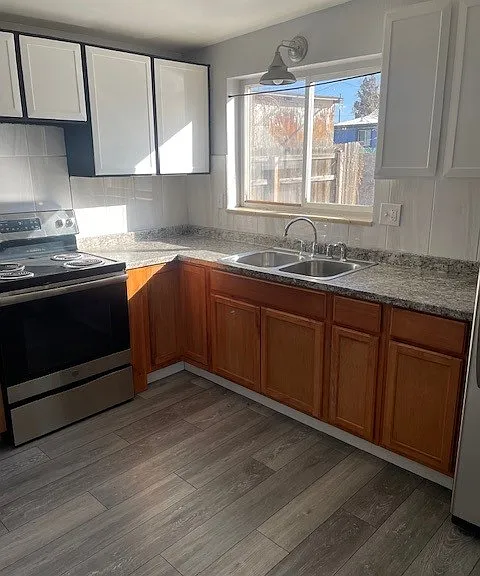 3138 W Dakota Ave — Photo 1