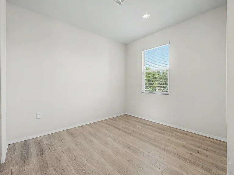 24654 N Corn St — Photo 23