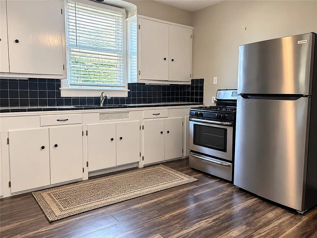 2 bed, 1350 sqft, $1,725 — Photo 2