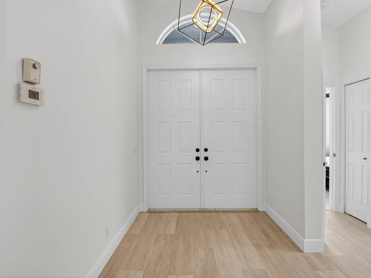 2 bed, 2.0 bath, 1966 sqft, $4,200 — Photo 3
