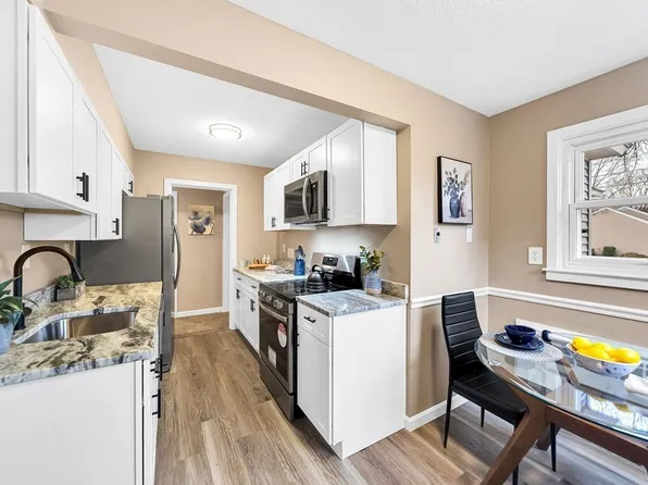 119 Applewood Dr, Chicopee, MA 01022
