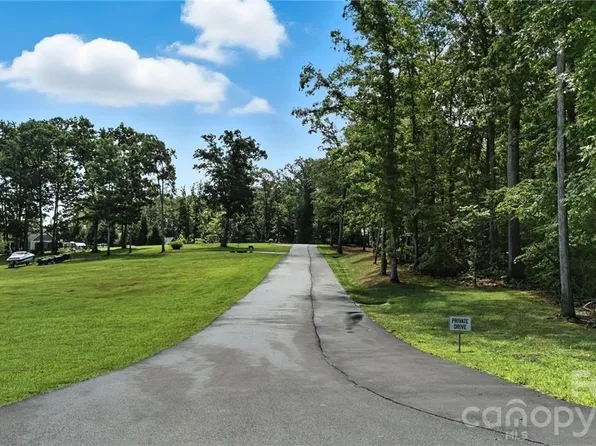 156 Sailors Rest Dr, Lexington, NC 27292