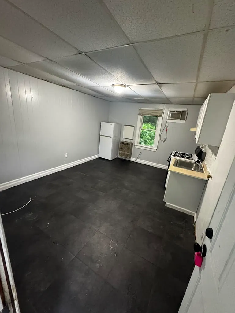 Studio, $1,200 — Photo 3