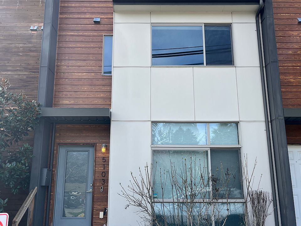 Well-maintained townhome in great Bryant location.