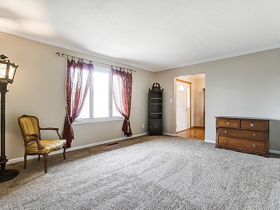5th image of 11977 Huntington Way NW