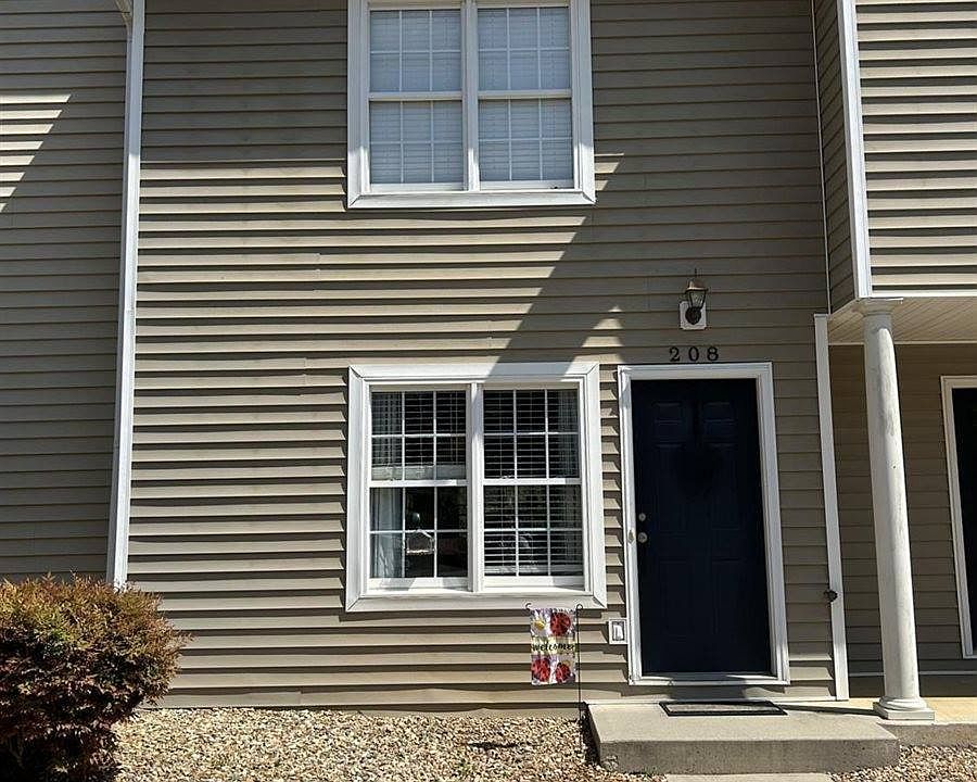 1st image of 1810 Broadway St Unit 208