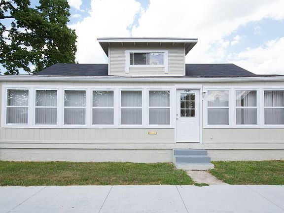 2nd image of 2005 Bickmore Ave
