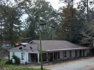 700 4th St, Collins, MS 39428