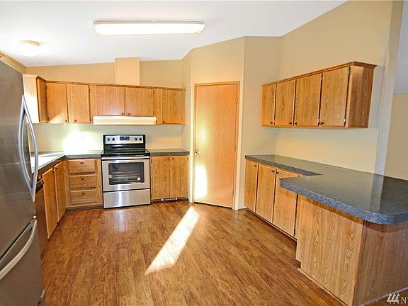 5th image of 1010 Mahogany Ln NW #55