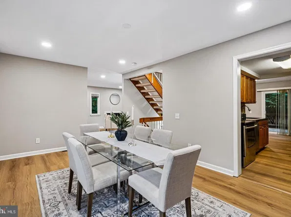 1537 Park Glen Ct, Reston, VA 20190