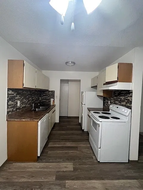 10011 150 Street Surrey — Photo 1