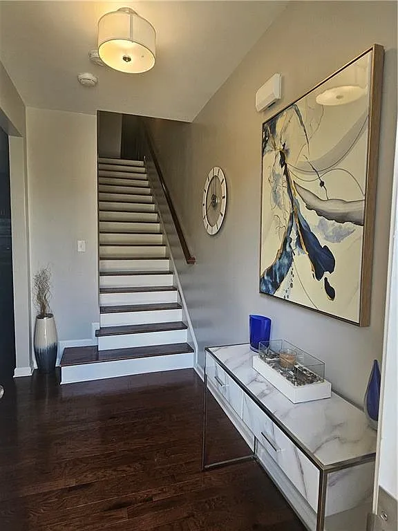3 bed, 2.5 bath, 1946 sqft, $2,600 — Photo 1