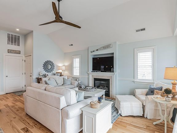 4th image of 2650 Asbury Ave #2