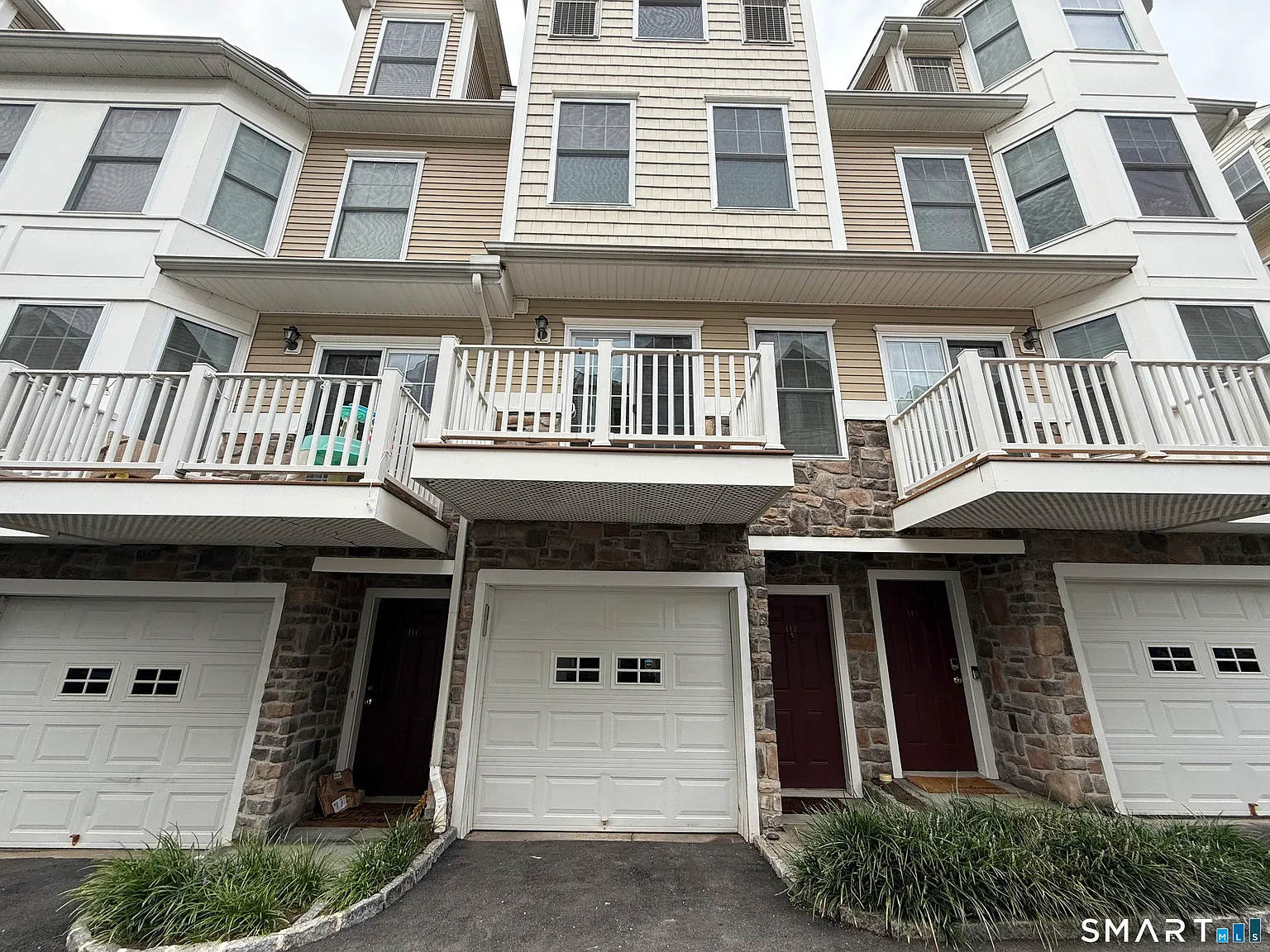 2 bed, 1.5 bath, 1769 sqft, $3,900 — Photo 3