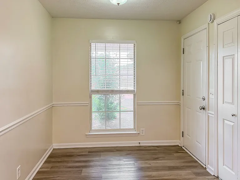 104 Carolina Ct — Photo 13