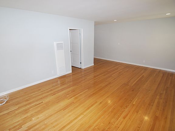 3rd image of 952 E 2nd St Unit 9