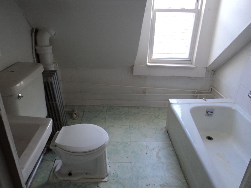1st image of 350 S 10th Ave