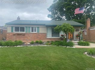32994 Sheridan St, Garden City, MI 48135