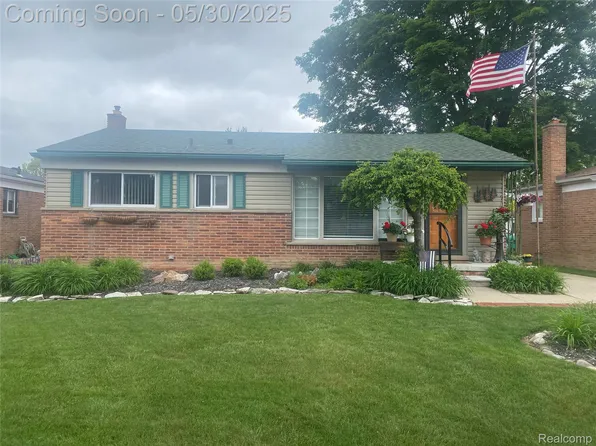 32994 Sheridan St, Garden City, MI 48135