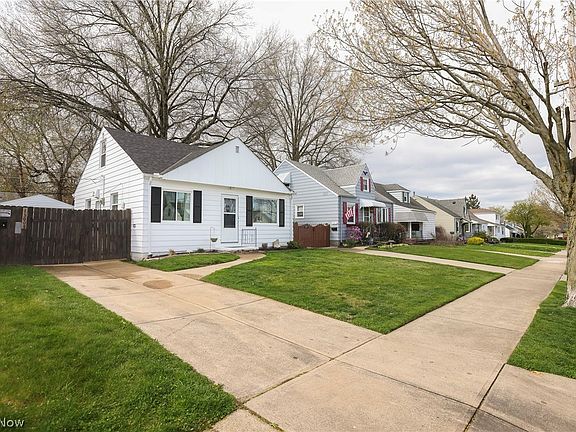 2nd image of 15009 Grapeland Ave