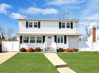 181 Dartmouth Dr, Hicksville, NY 11801