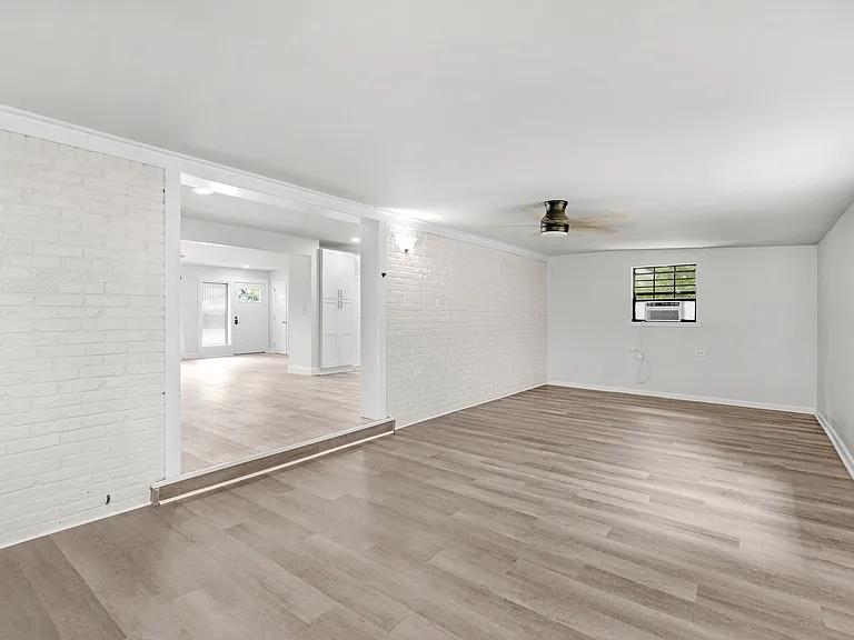 3760 Bayou Blvd — Photo 8