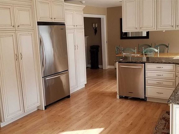 3rd image of 16 Burleigh Dr
