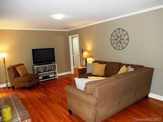 4th image of 7501 Bedfordshire Dr