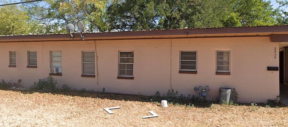 1st image of 2404 Oak Dr