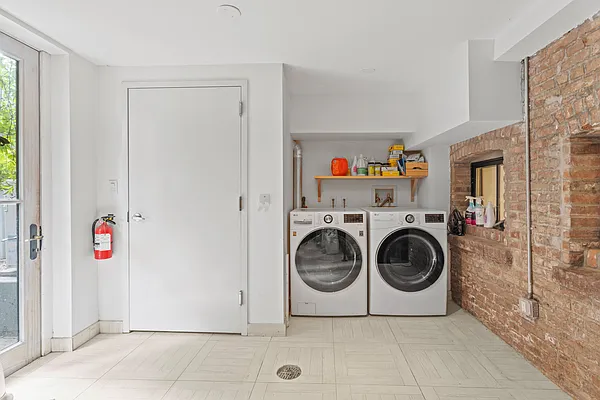 Sold by Compass | media 21