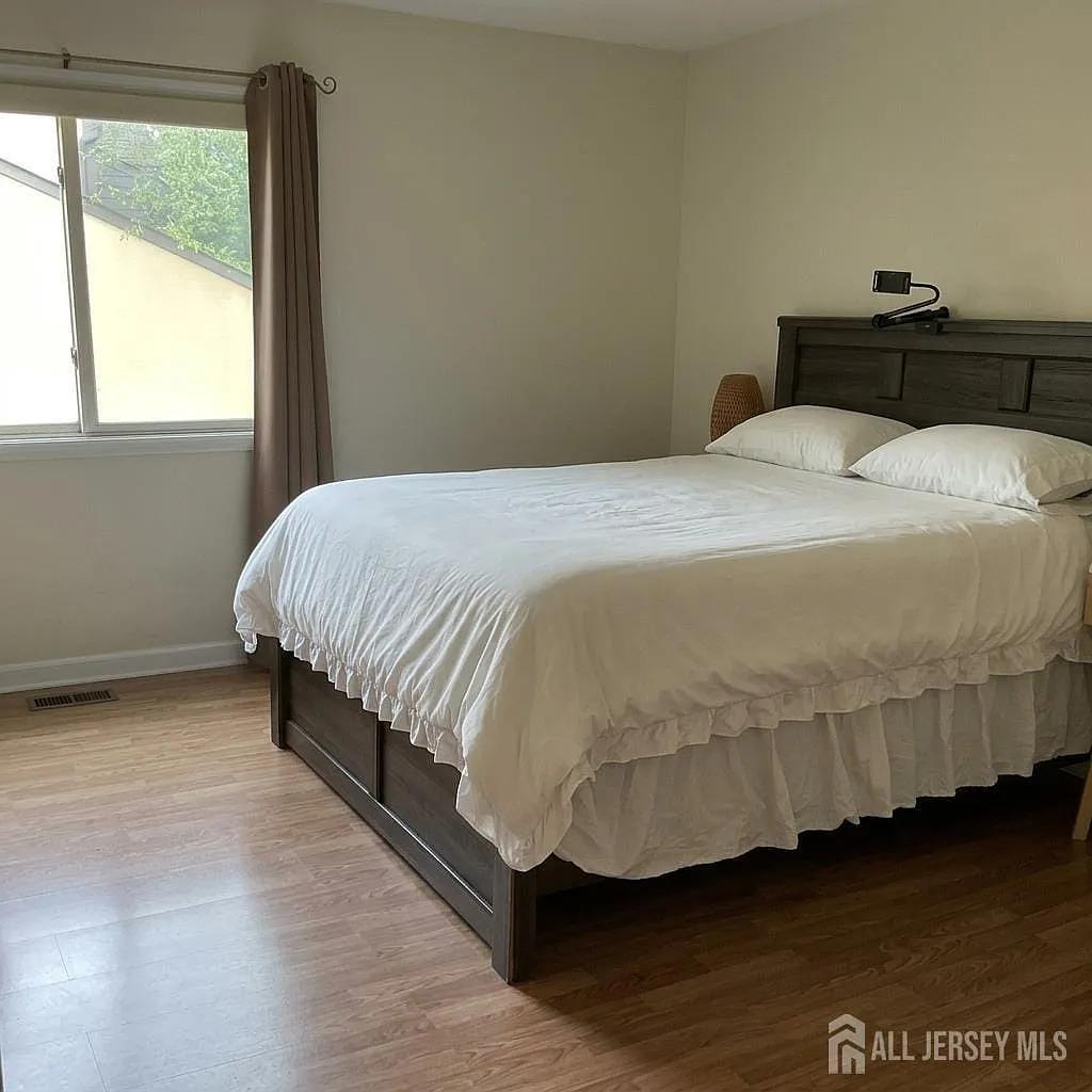 2 bed, 1.0 bath, $2,400 — Photo 3