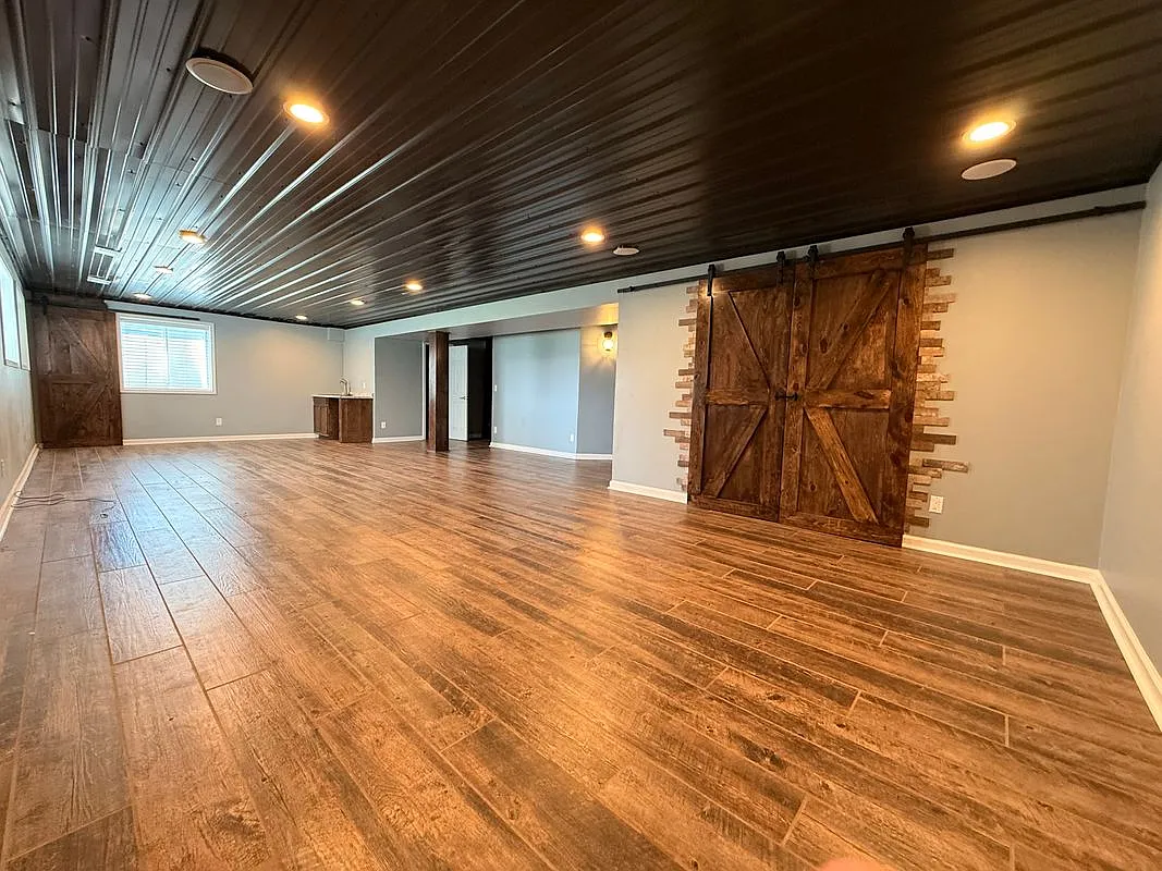 4 bed, 4.0 bath, 3962 sqft, $3,600 — Photo 3