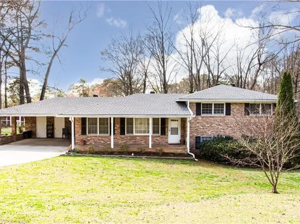 2882 Blackberry Ln, Marietta, GA 30068