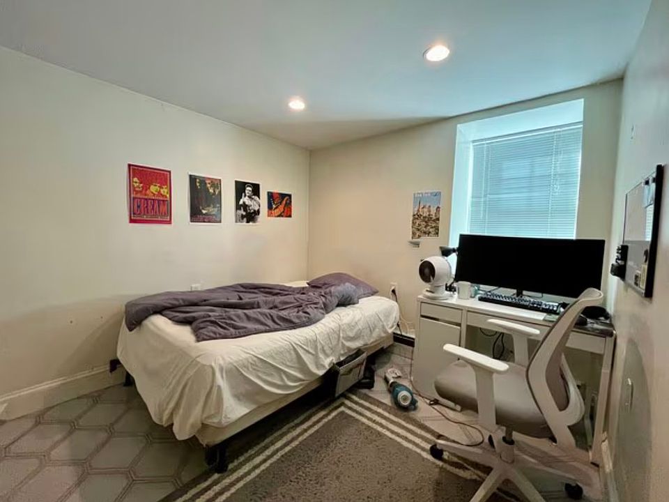 1st image of 21 Capen St #3