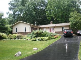 3462 Bald Mountain Rd, Lake Orion, MI 48360