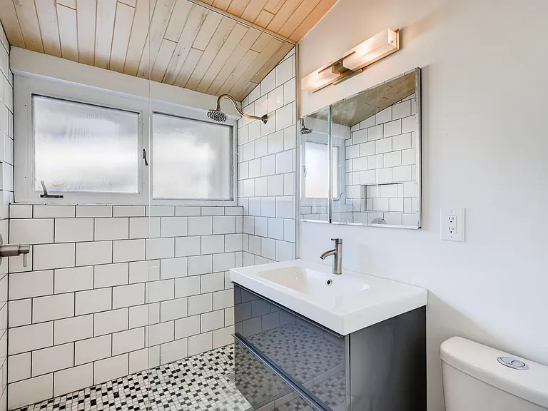 2596 S Meade St — Photo 10