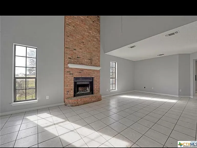 3300 Lois Ln — Photo 4